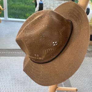 Tahari Weaved Hat w/Band O/S